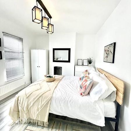 Spacious Modern Victorian House In Rochester Wainscot Kültér fotó