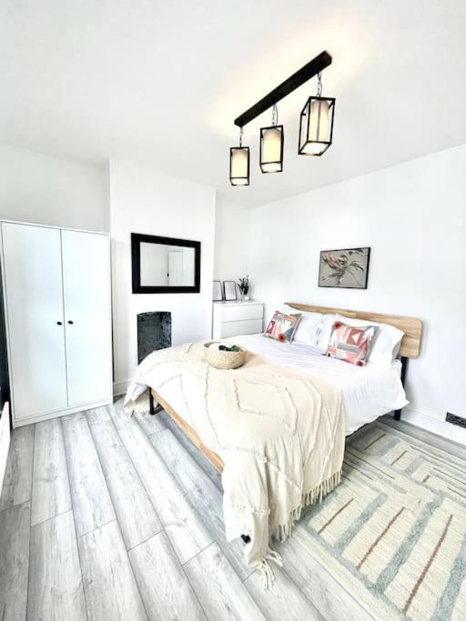 Spacious Modern Victorian House In Rochester Wainscot Kültér fotó