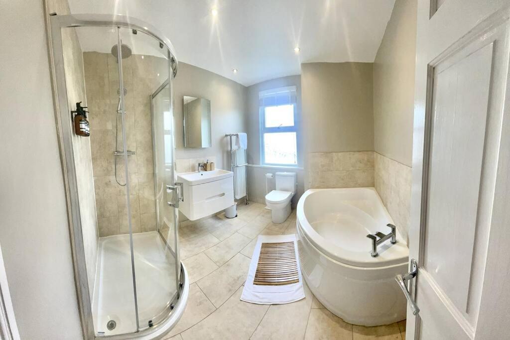 Spacious Modern Victorian House In Rochester Wainscot Kültér fotó
