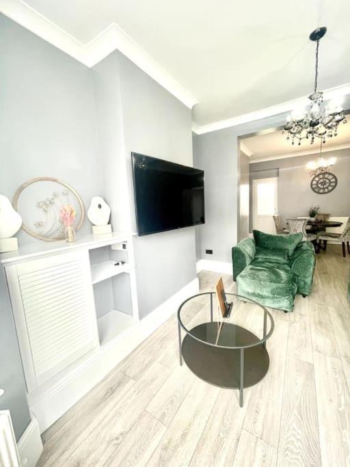 Spacious Modern Victorian House In Rochester Wainscot Kültér fotó