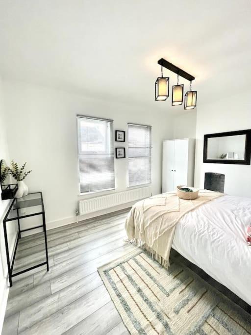 Spacious Modern Victorian House In Rochester Wainscot Kültér fotó